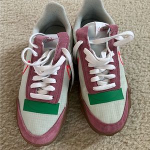 2020 Nike woman’s waffle racer